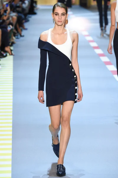 Look 3